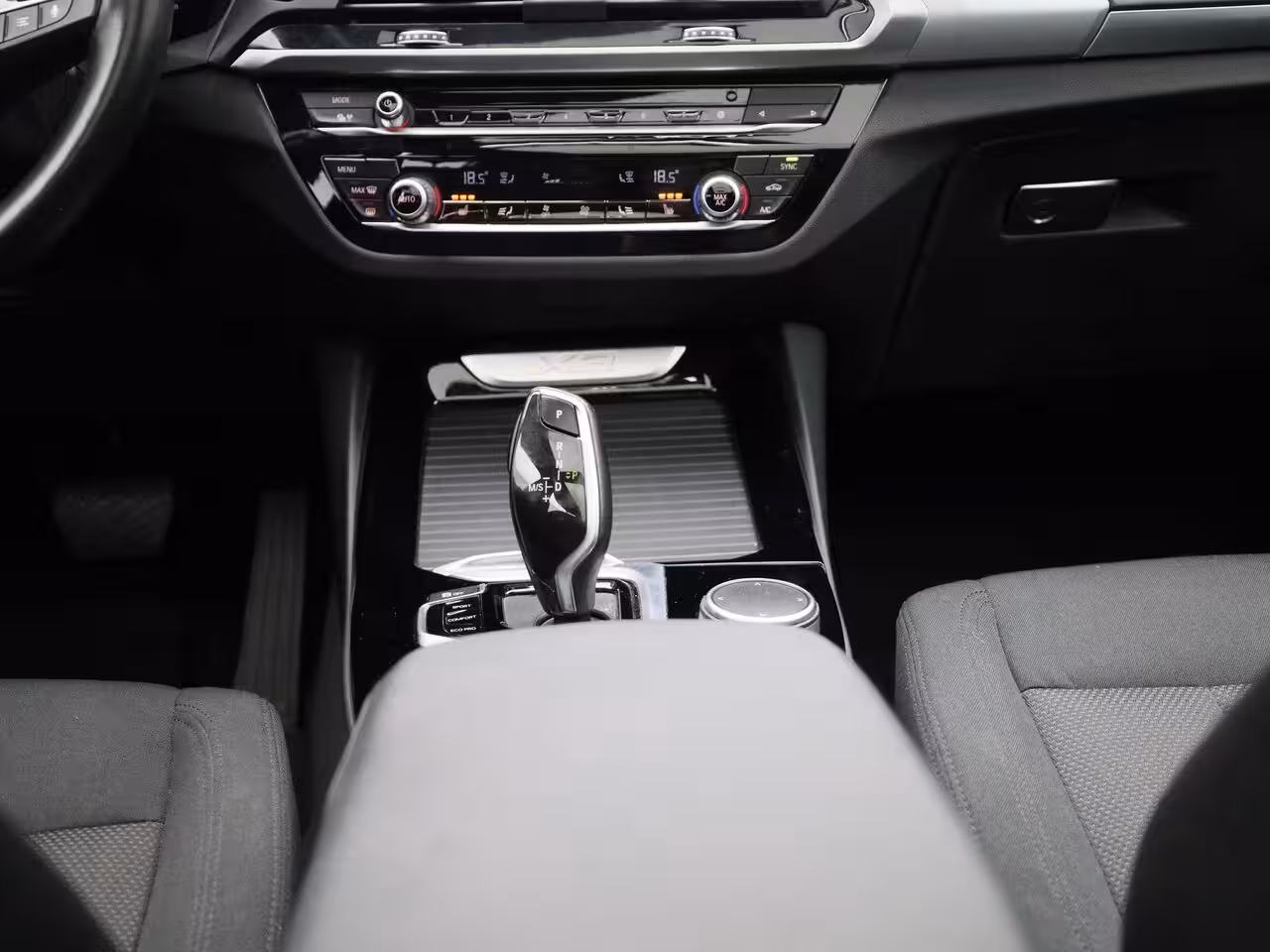 BMW X3 xDrive30e | PANORAMADAK | STOEL-STUURWIELVERWARMING | APPLE CARPLAY-ANDRIOD AUTO | CAMERA