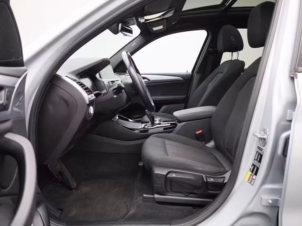 BMW X3 xDrive30e | PANORAMADAK | STOEL-STUURWIELVERWARMING | APPLE CARPLAY-ANDRIOD AUTO | CAMERA