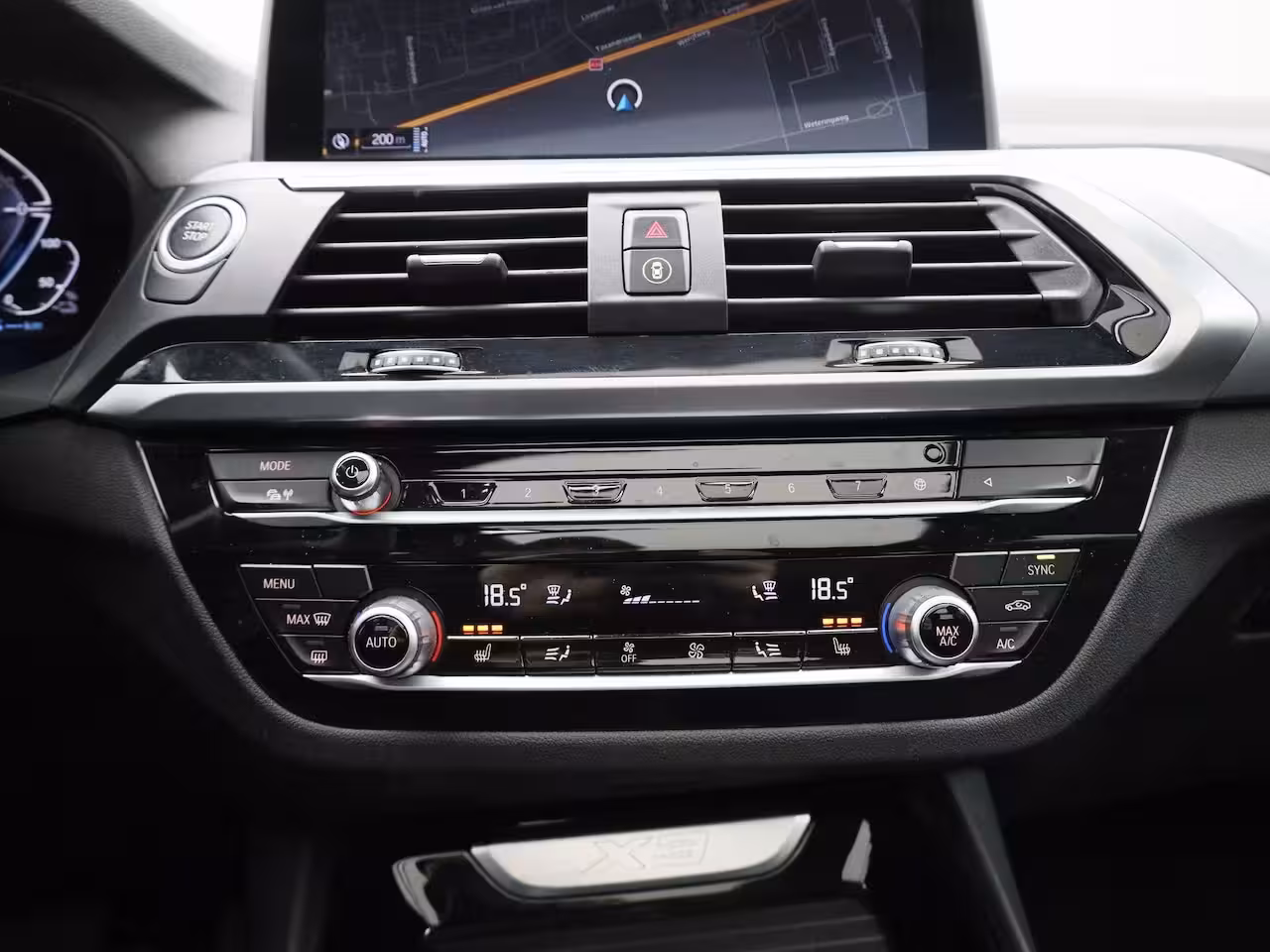 BMW X3 xDrive30e | PANORAMADAK | STOEL-STUURWIELVERWARMING | APPLE CARPLAY-ANDRIOD AUTO | CAMERA