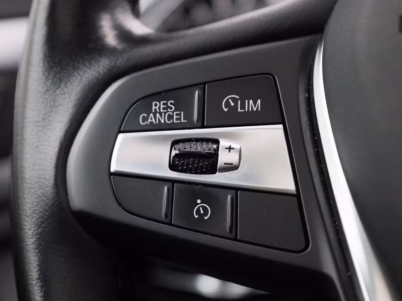 BMW X3 xDrive30e | PANORAMADAK | STOEL-STUURWIELVERWARMING | APPLE CARPLAY-ANDRIOD AUTO | CAMERA