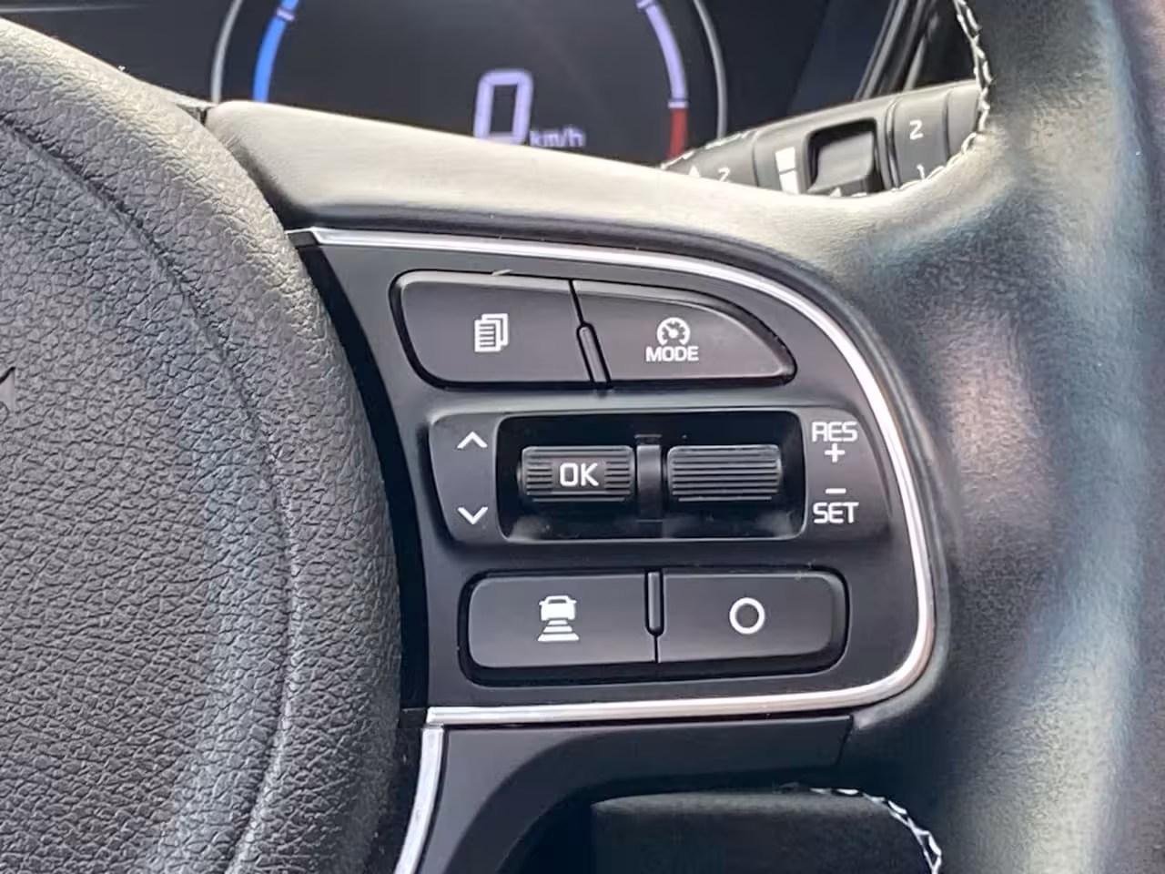 Kia e-Niro DynamicPlusLine 64 kWh | Climate control | Navigatie | Parkeercamera | Stoel + stuurverwar