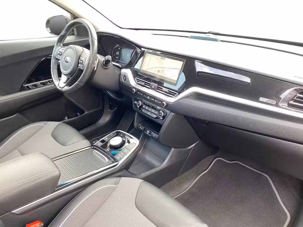 Kia e-Niro DynamicPlusLine 64 kWh | Climate control | Navigatie | Parkeercamera | Stoel + stuurverwar