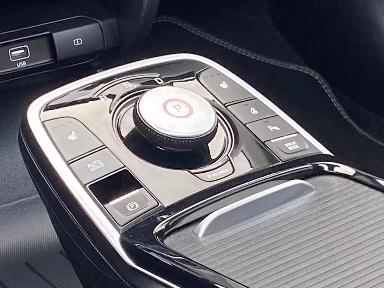 Kia e-Niro DynamicPlusLine 64 kWh | Climate control | Navigatie | Parkeercamera | Stoel + stuurverwar