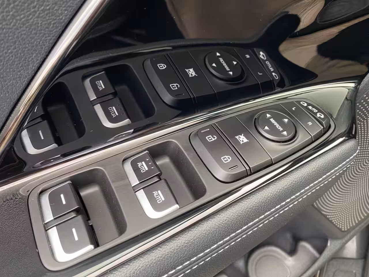 Kia e-Niro DynamicPlusLine 64 kWh | Climate control | Navigatie | Parkeercamera | Stoel + stuurverwar