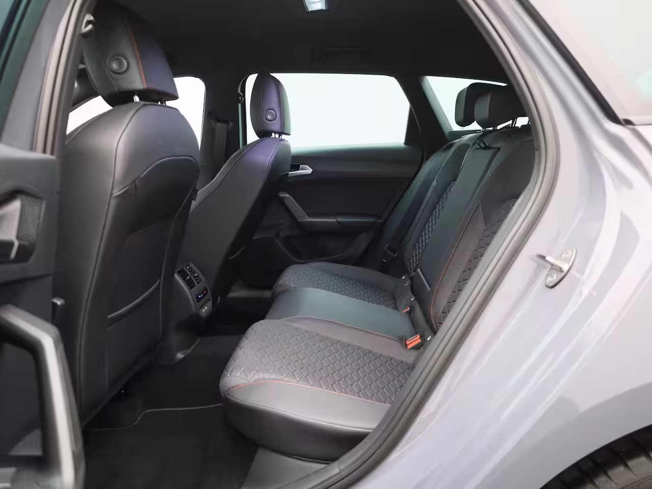 Seat Leon Sportstourer 1.5 TSI e-Hybrid FR Business 204 PK | Automaat | LED Matrix Koplampen | Navigatie | Climat