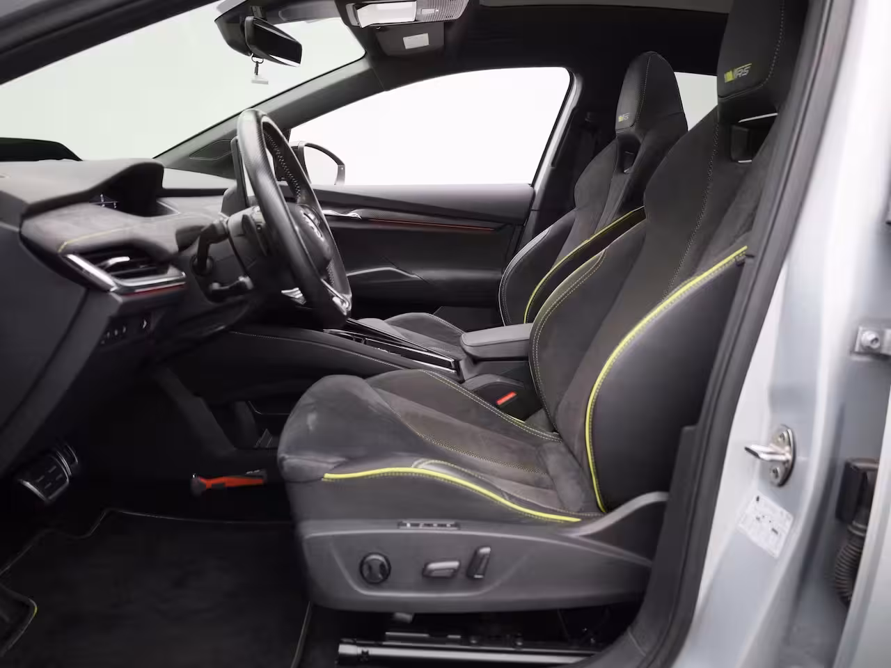 Skoda Enyaq Coupé iV 80 RS | PANORAMADAK | SFEERVERLICHTING | STOEL-STUUR-VOORRUIT VERWARMING | ELEK.STOEL | AD