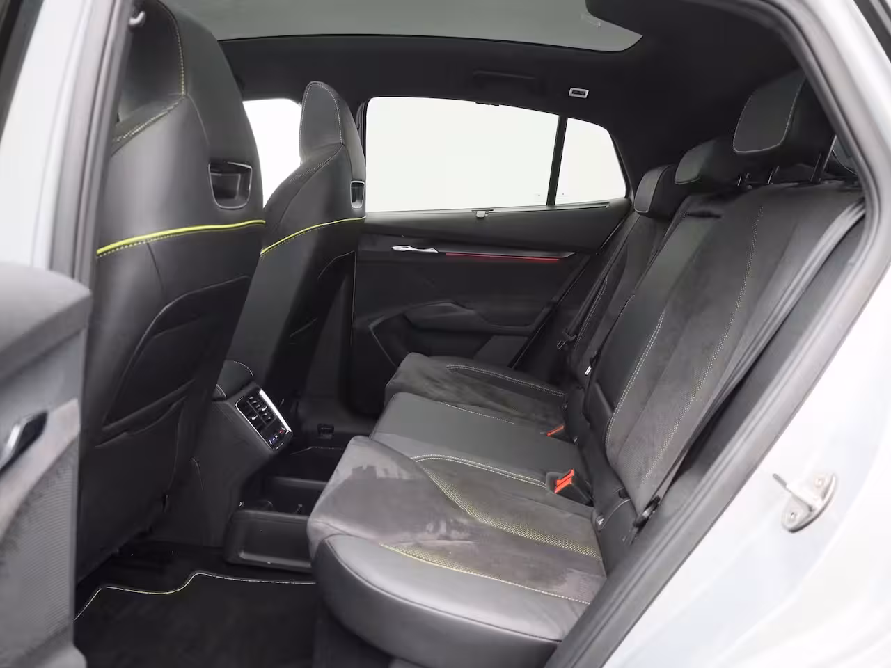 Skoda Enyaq Coupé iV 80 RS | PANORAMADAK | SFEERVERLICHTING | STOEL-STUUR-VOORRUIT VERWARMING | ELEK.STOEL | AD