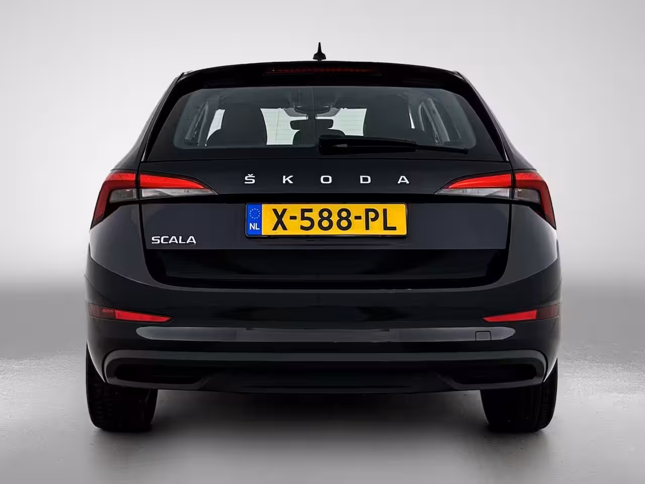 Skoda Scala 1.0 TSI Ambition Metallic lak | Licht metalen velgen