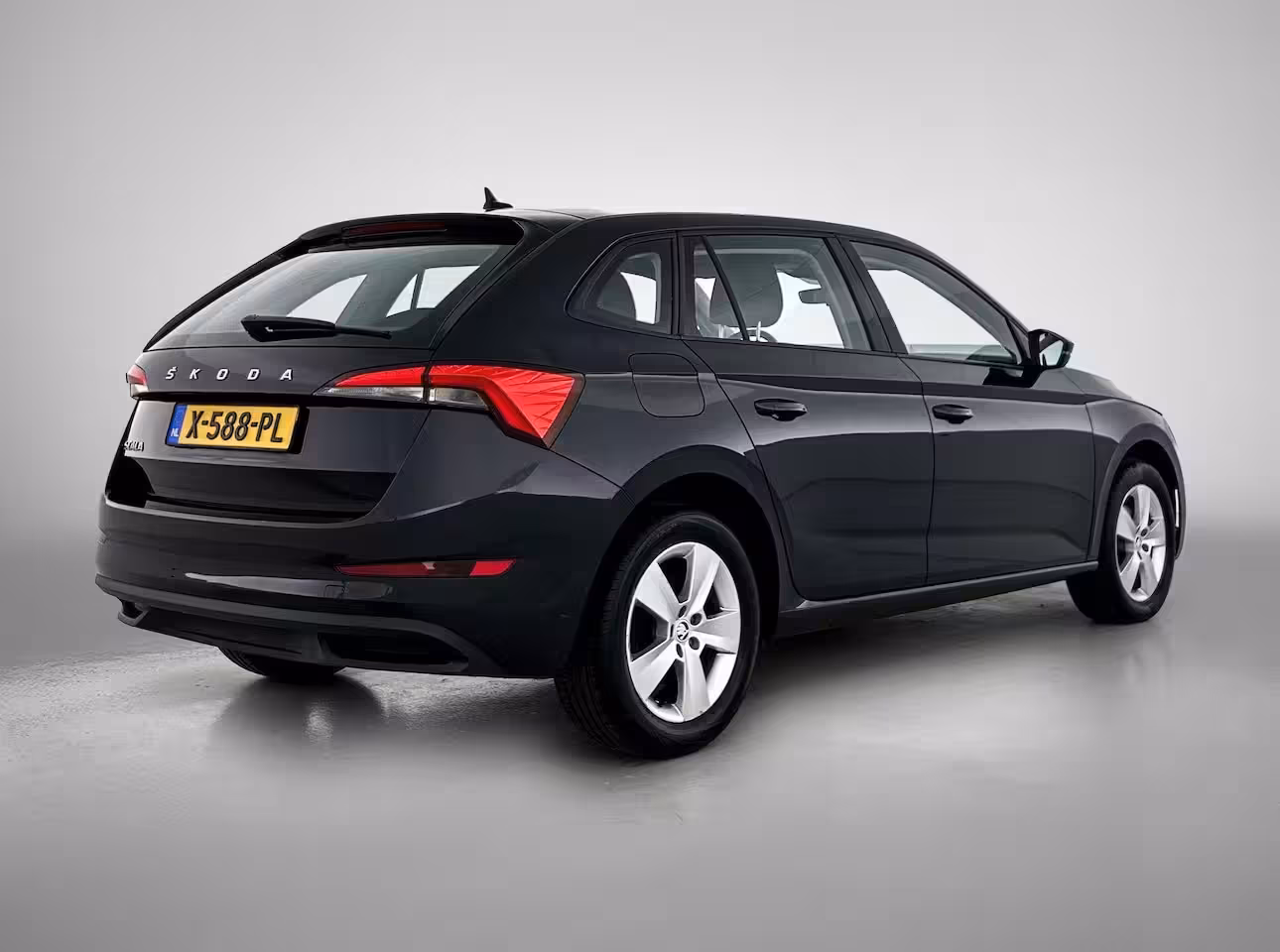 Skoda Scala 1.0 TSI Ambition Metallic lak | Licht metalen velgen