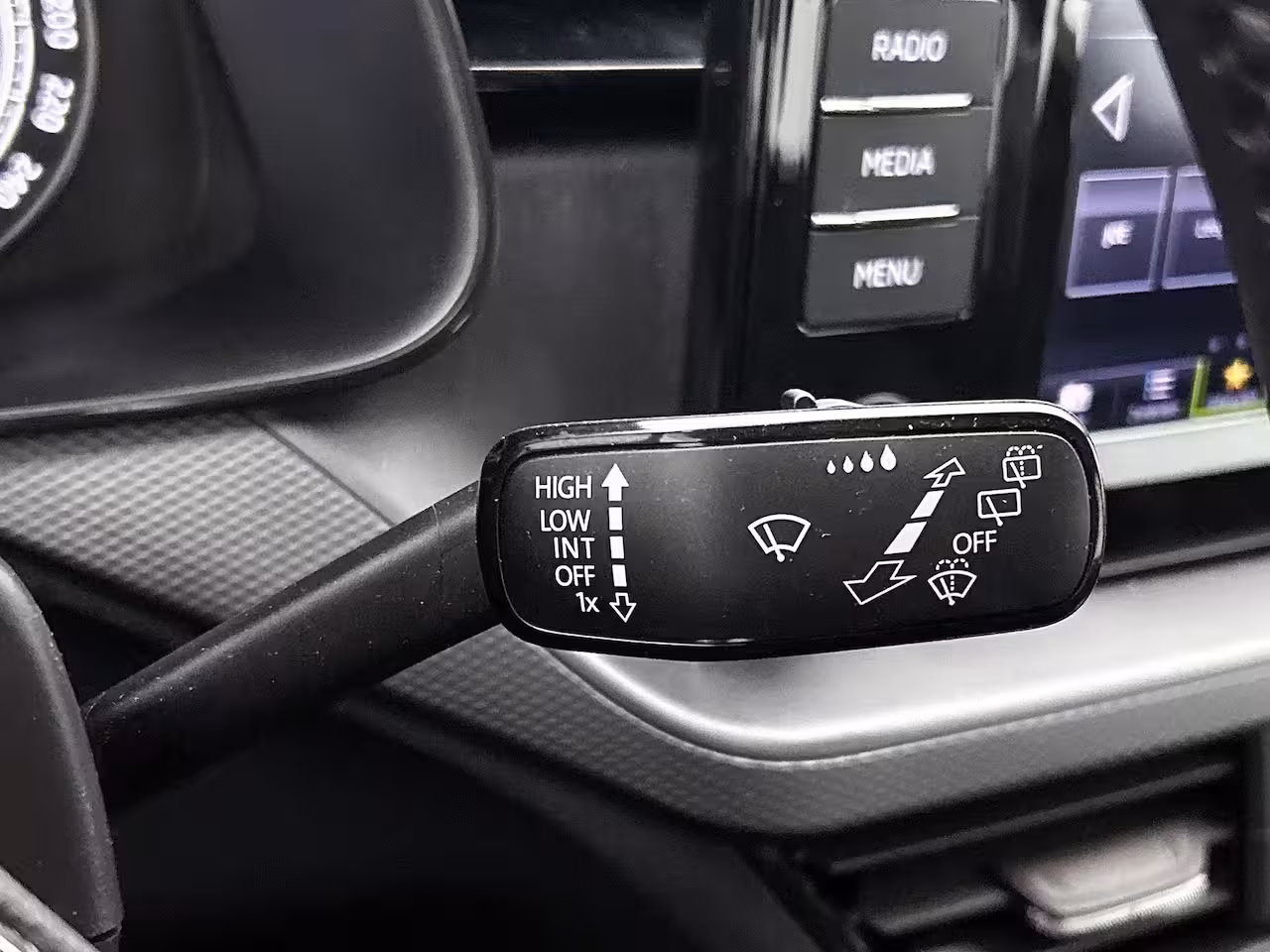 Skoda Scala 1.0 TSI Ambition Metallic lak | Licht metalen velgen