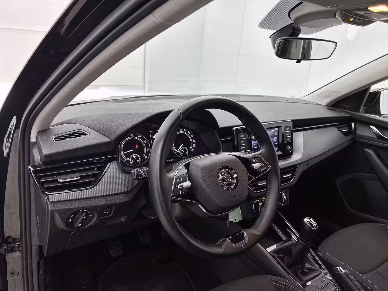 Skoda Scala 1.0 TSI Ambition Metallic lak | Licht metalen velgen
