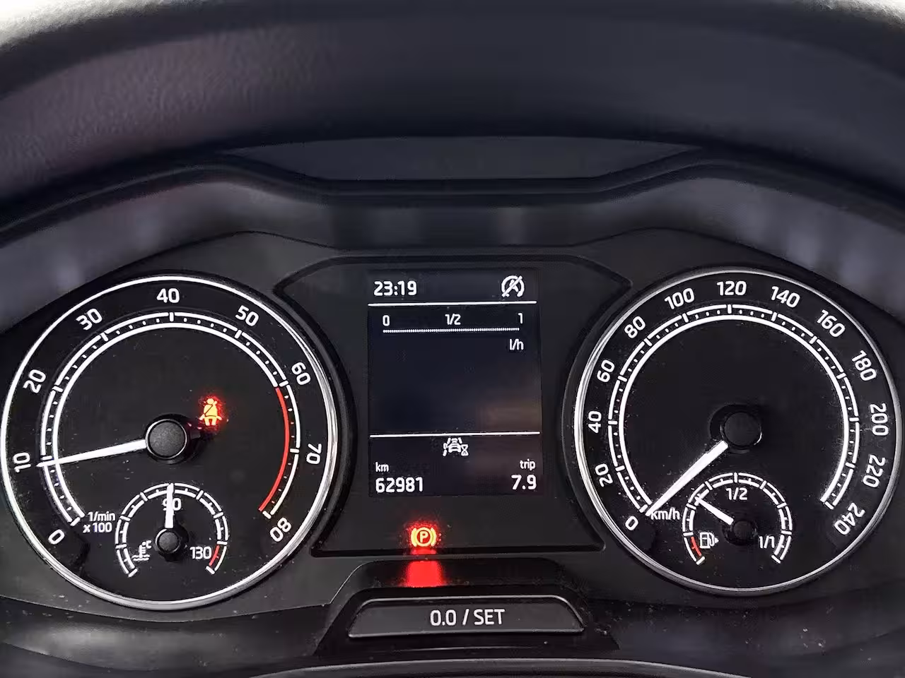 Skoda Scala 1.0 TSI Ambition Metallic lak | Licht metalen velgen