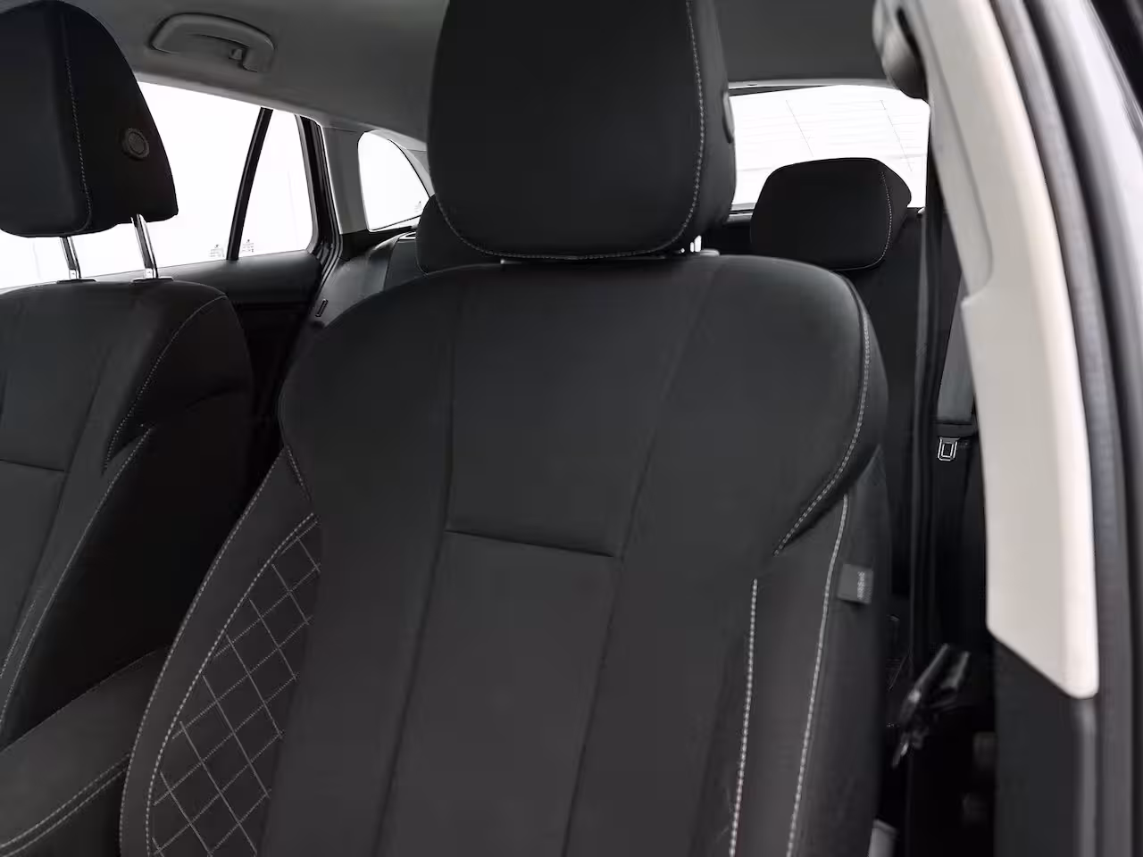 Skoda Scala 1.0 TSI Ambition Metallic lak | Licht metalen velgen