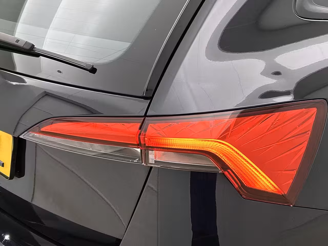Skoda Scala 1.0 TSI Ambition Metallic lak | Licht metalen velgen