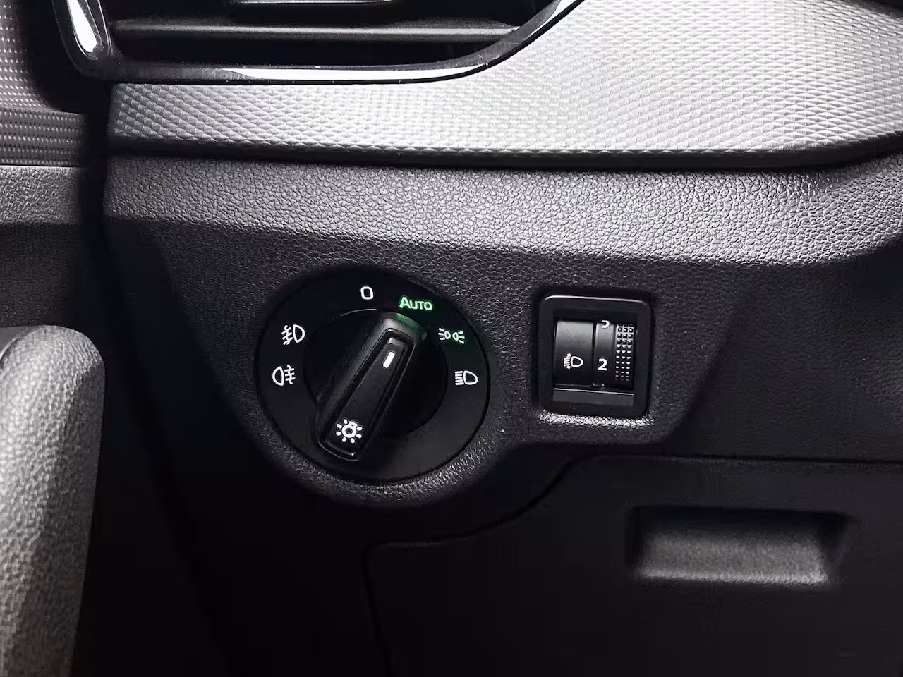 Skoda Scala 1.0 TSI Ambition Metallic lak | Licht metalen velgen