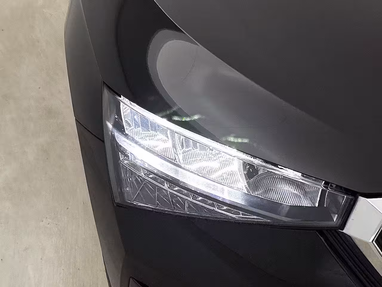 Skoda Scala 1.0 TSI Ambition Metallic lak | Licht metalen velgen