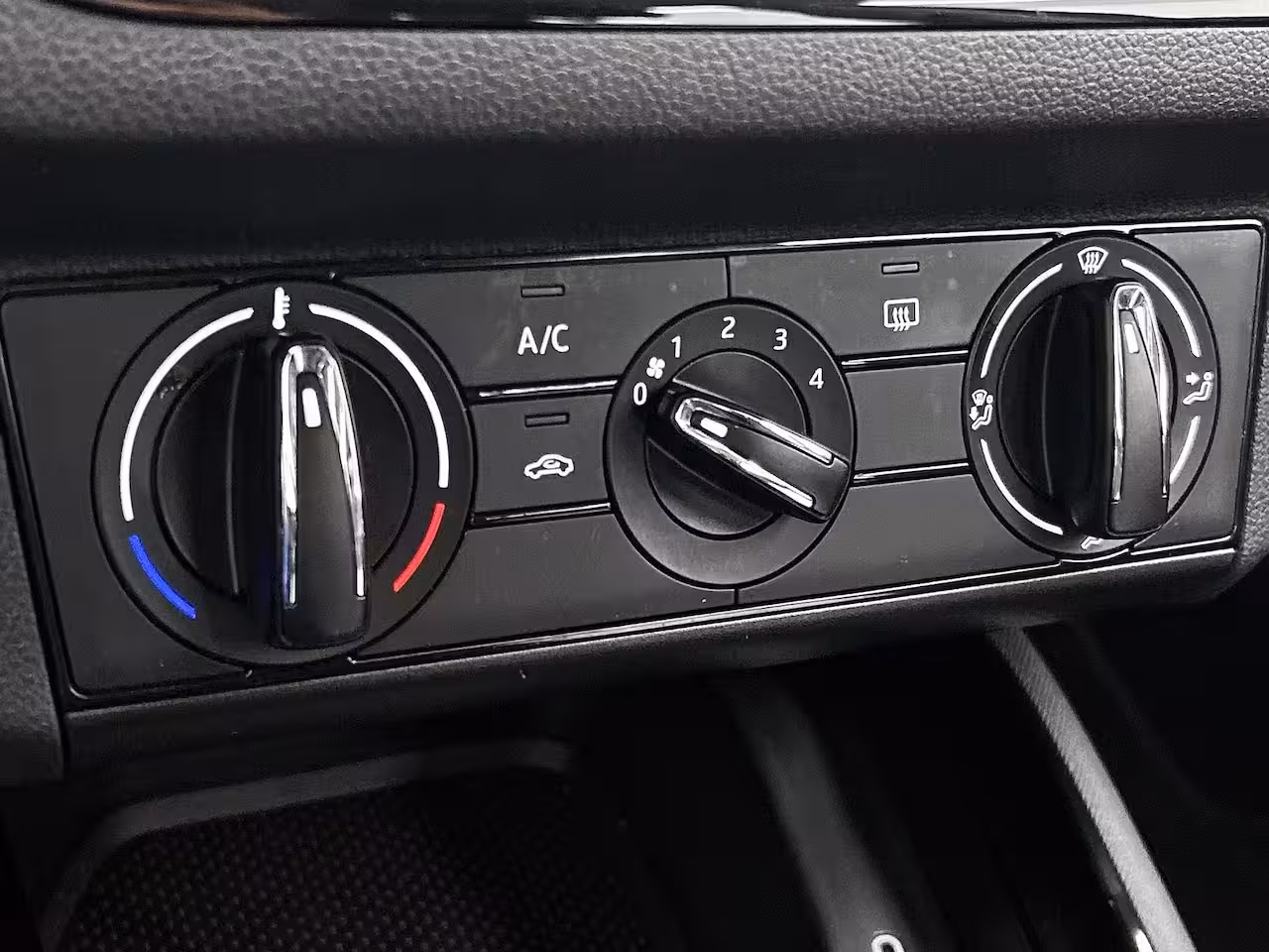 Skoda Scala 1.0 TSI Ambition Metallic lak | Licht metalen velgen