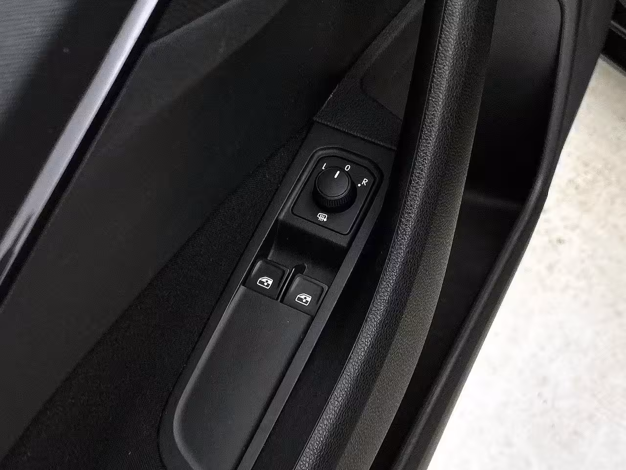 Skoda Scala 1.0 TSI Ambition Metallic lak | Licht metalen velgen