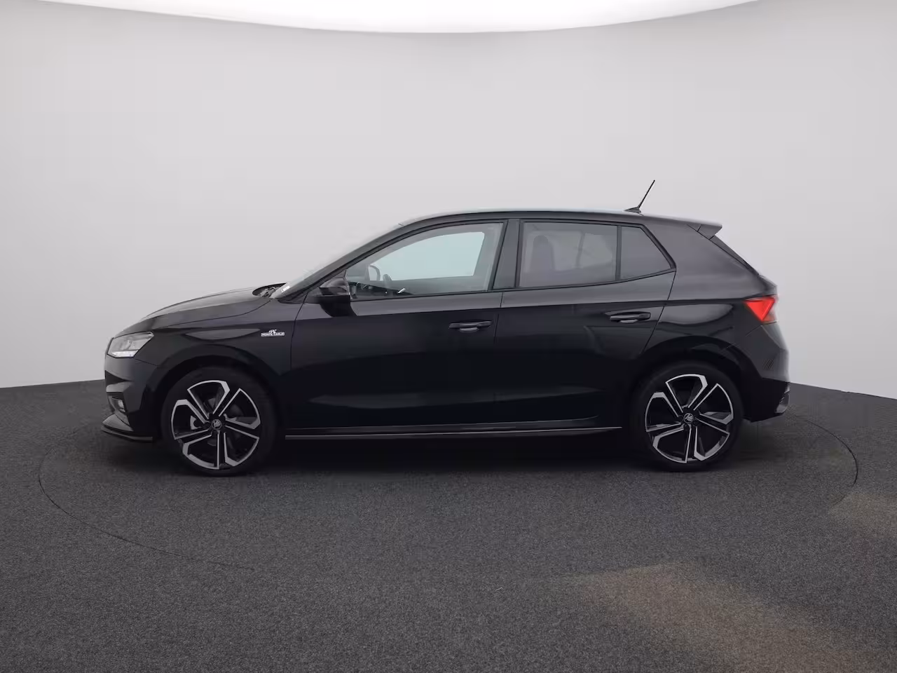 Skoda Fabia 1.0 TSI Monte Carlo AUTOMAAT / DSG | METALLIC LAK | VERWARMBARE VOORSTOELEN VOOR | 18" LIB