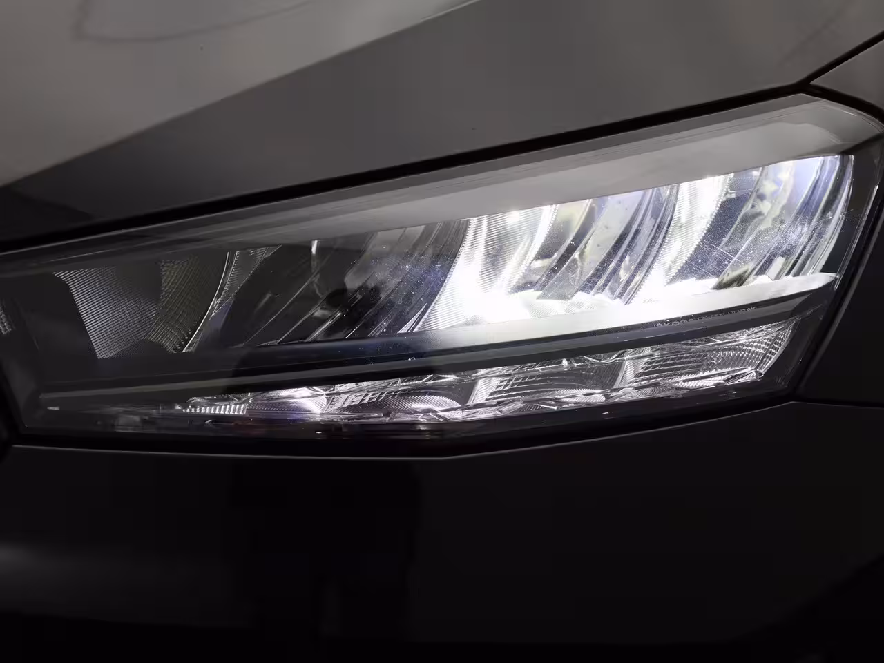 Skoda Fabia 1.0 TSI Monte Carlo AUTOMAAT / DSG | METALLIC LAK | VERWARMBARE VOORSTOELEN VOOR | 18" LIB