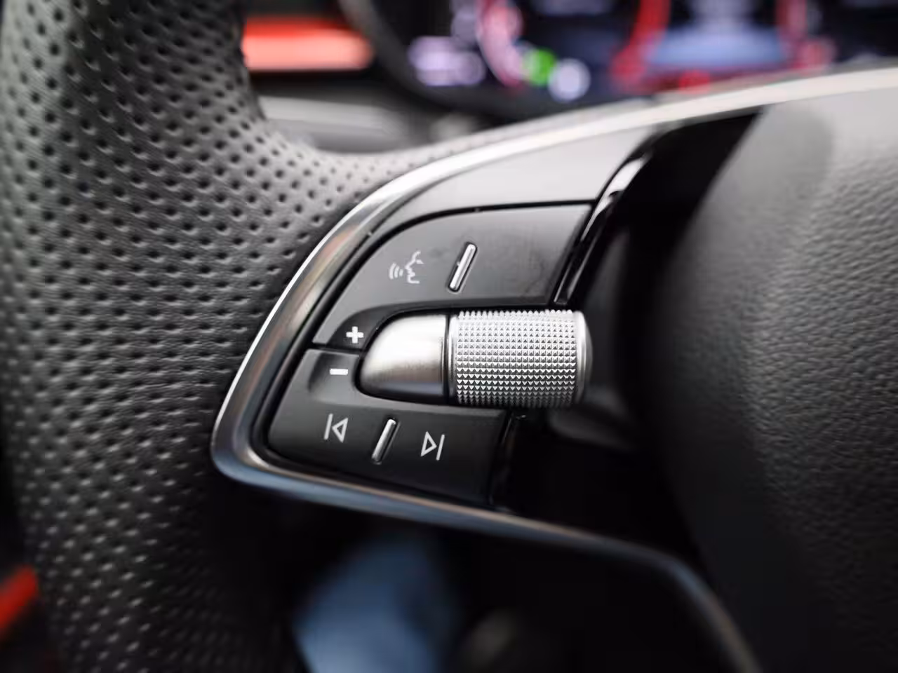 Skoda Fabia 1.0 TSI Monte Carlo AUTOMAAT / DSG | METALLIC LAK | VERWARMBARE VOORSTOELEN VOOR | 18" LIB