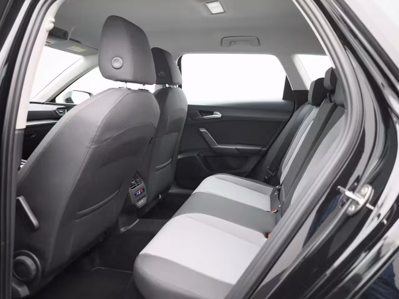 Seat Leon Sportstourer 1.5 TSI e-Hybrid Style 204 PK | Automaat | LED Koplampen | Apple Carplay/Android Auto | Pa