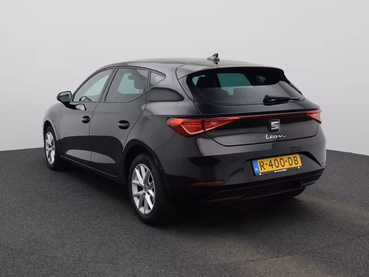 Seat Leon 1.0 TSI Style Business Intense 110 PK | LED Koplampen | Navigatie | Parkeersensoren | Geti