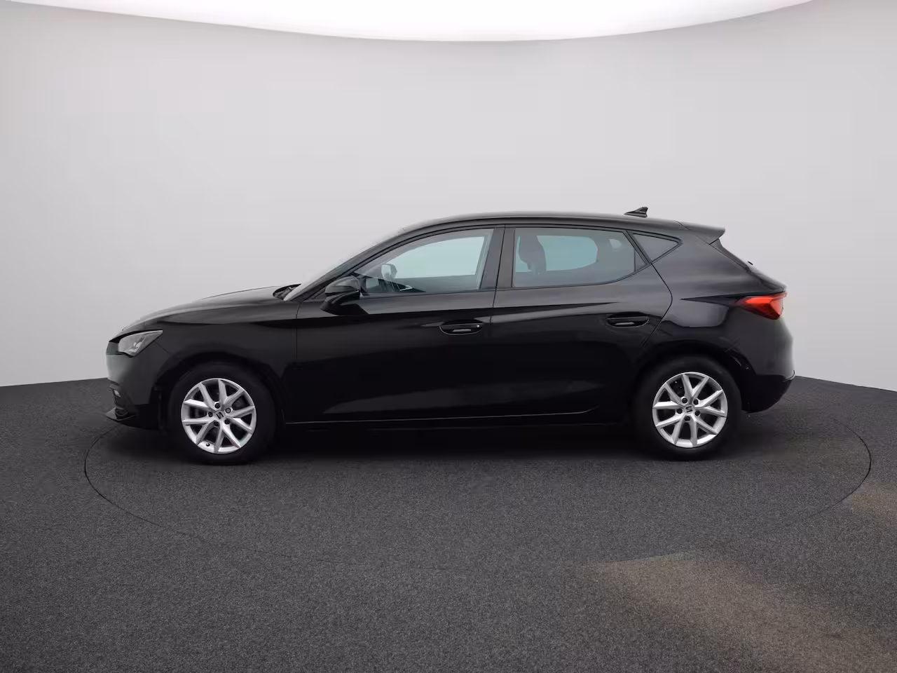 Seat Leon 1.0 TSI Style Business Intense 110 PK | LED Koplampen | Navigatie | Parkeersensoren | Geti