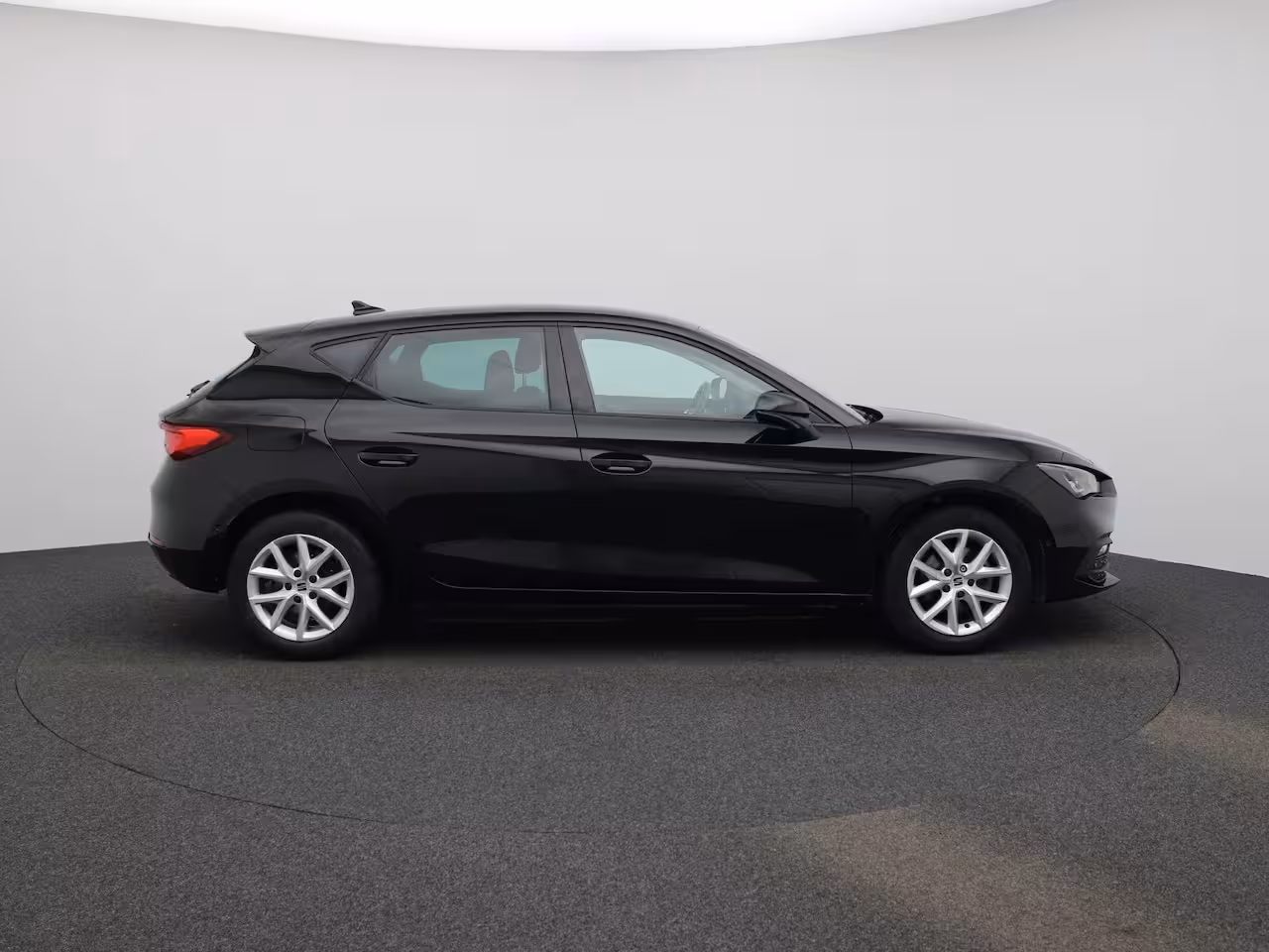 Seat Leon 1.0 TSI Style Business Intense 110 PK | LED Koplampen | Navigatie | Parkeersensoren | Geti