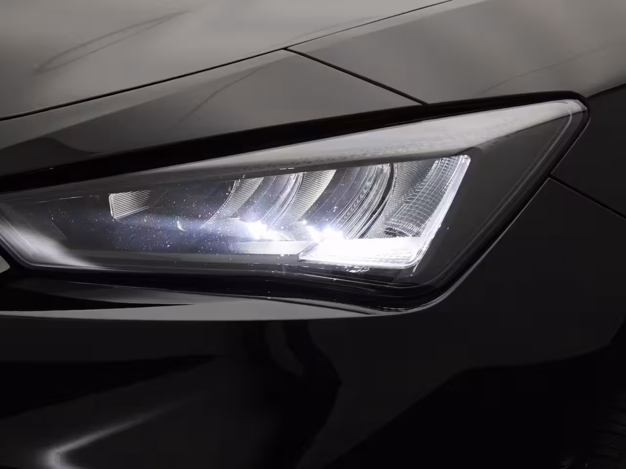 Seat Leon 1.0 TSI Style Business Intense 110 PK | LED Koplampen | Navigatie | Parkeersensoren | Geti