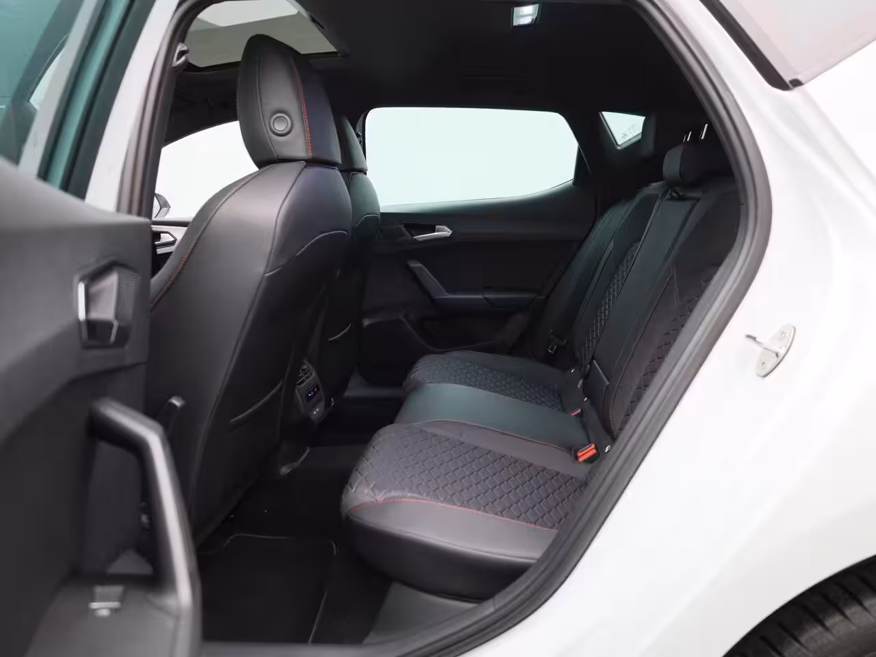 Seat Leon 1.5 TSI e-Hybrid FR Business Automaat | LED Koplampen | Navigatie | Climate Control | Appl
