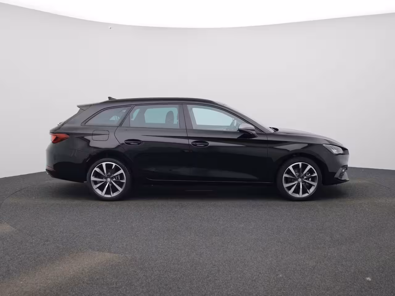 Seat Leon Sportstourer 1.5 TSI e-Hybrid FR Business 204 PK | Automaat | LED Koplampen | Trekhaak | Navigatie | Cl