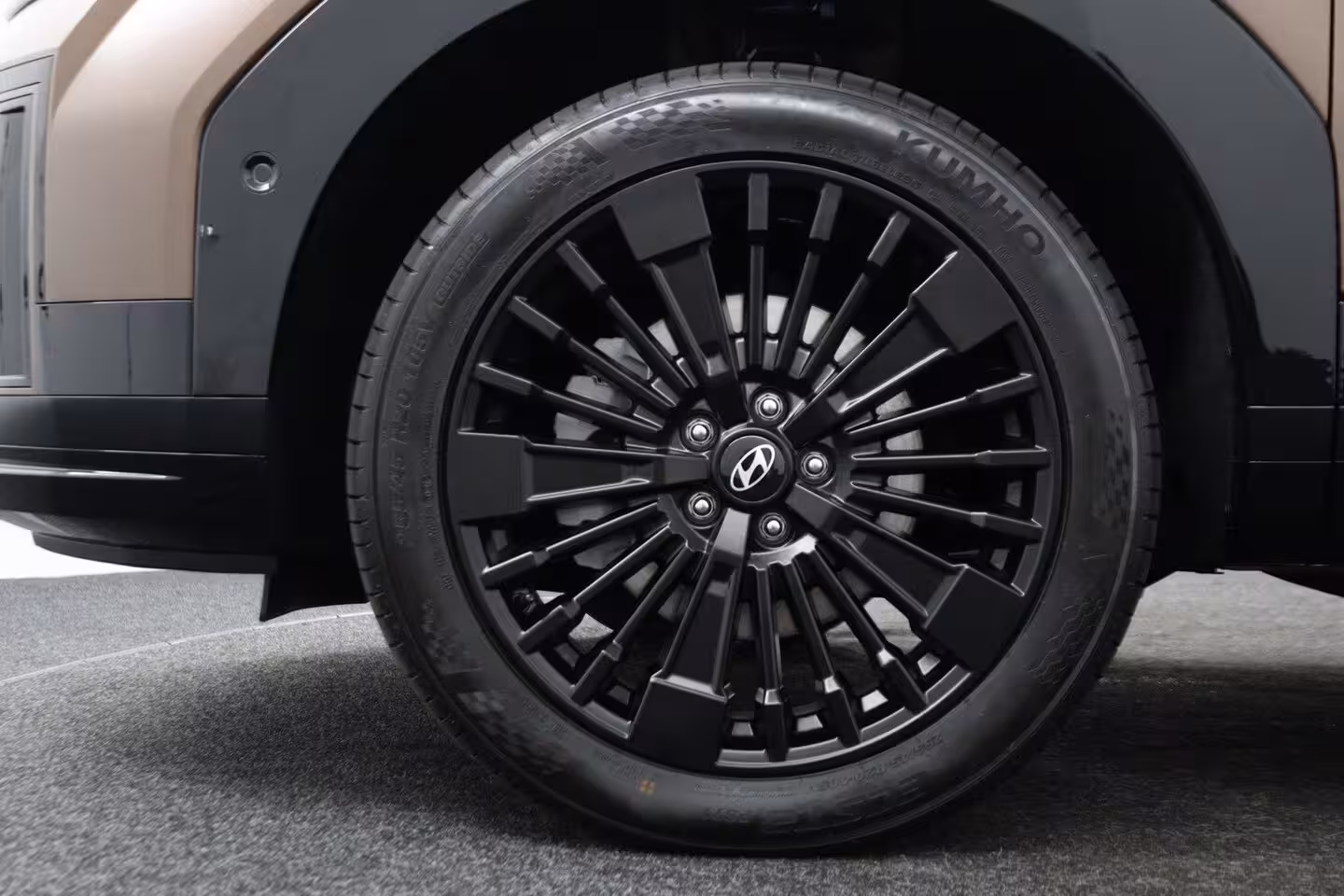 Hyundai Santa Fe 1.6 T-GDI PHEV Black Line 4WD 6p | Uit Voorraad Leverbaar | Apple Carplay/Android Auto | Z