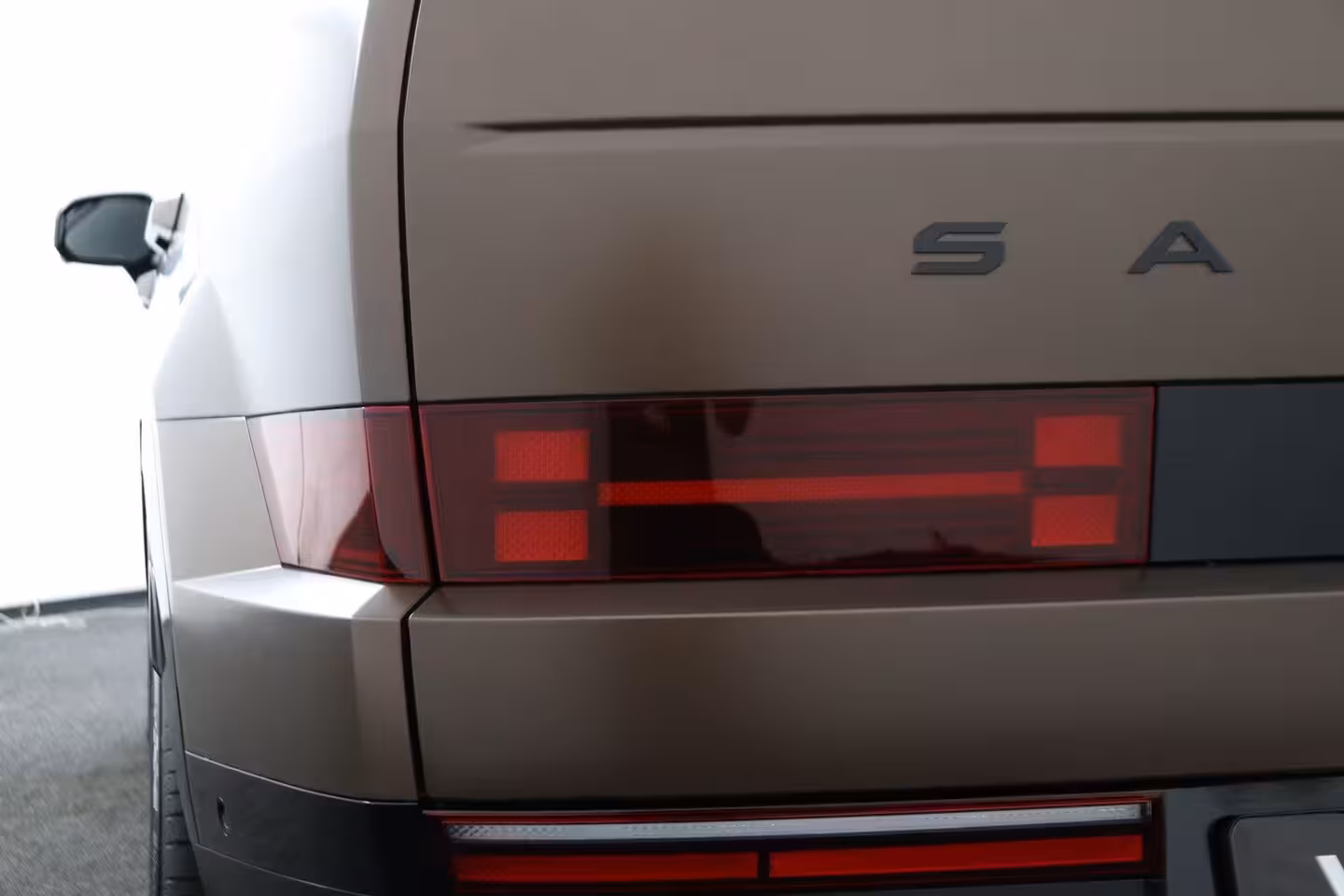Hyundai Santa Fe 1.6 T-GDI PHEV Black Line 4WD 6p | Uit Voorraad Leverbaar | Apple Carplay/Android Auto | Z