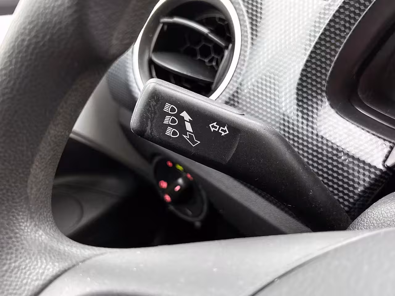 Volkswagen Up! 1.0 | 65 PK | Airco | Maps + More | DAB+ Radio | All Season Banden