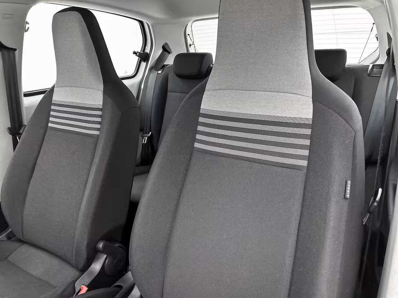 Volkswagen Up! 1.0 | 65 PK | Airco | Maps + More | DAB+ Radio | All Season Banden