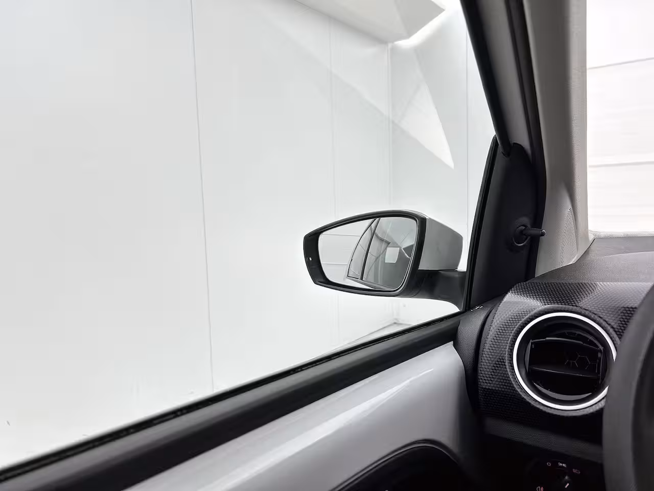 Volkswagen Up! 1.0 | 65 PK | Airco | Maps + More | DAB+ Radio | All Season Banden