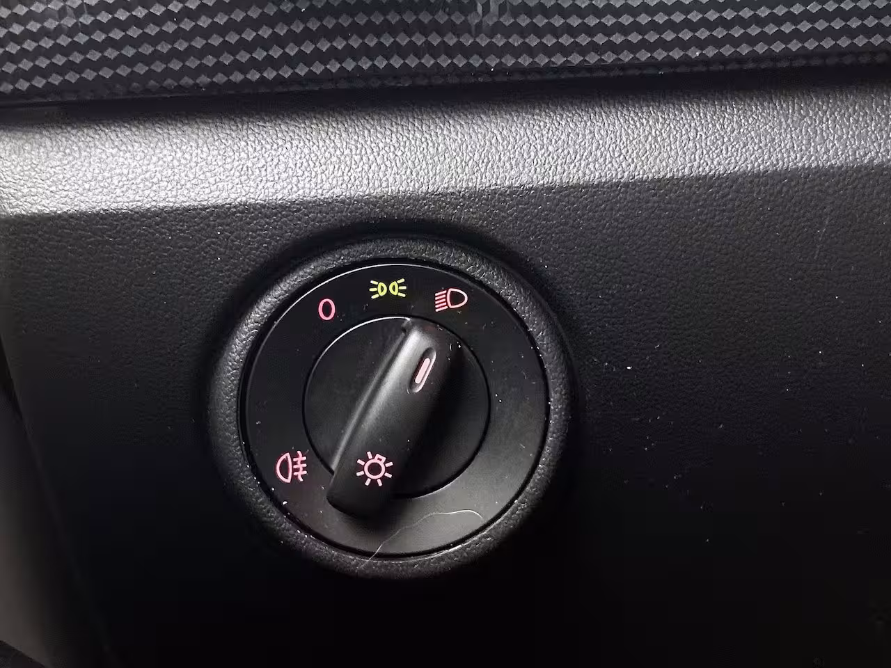 Volkswagen Up! 1.0 | 65 PK | Airco | Maps + More | DAB+ Radio | All Season Banden