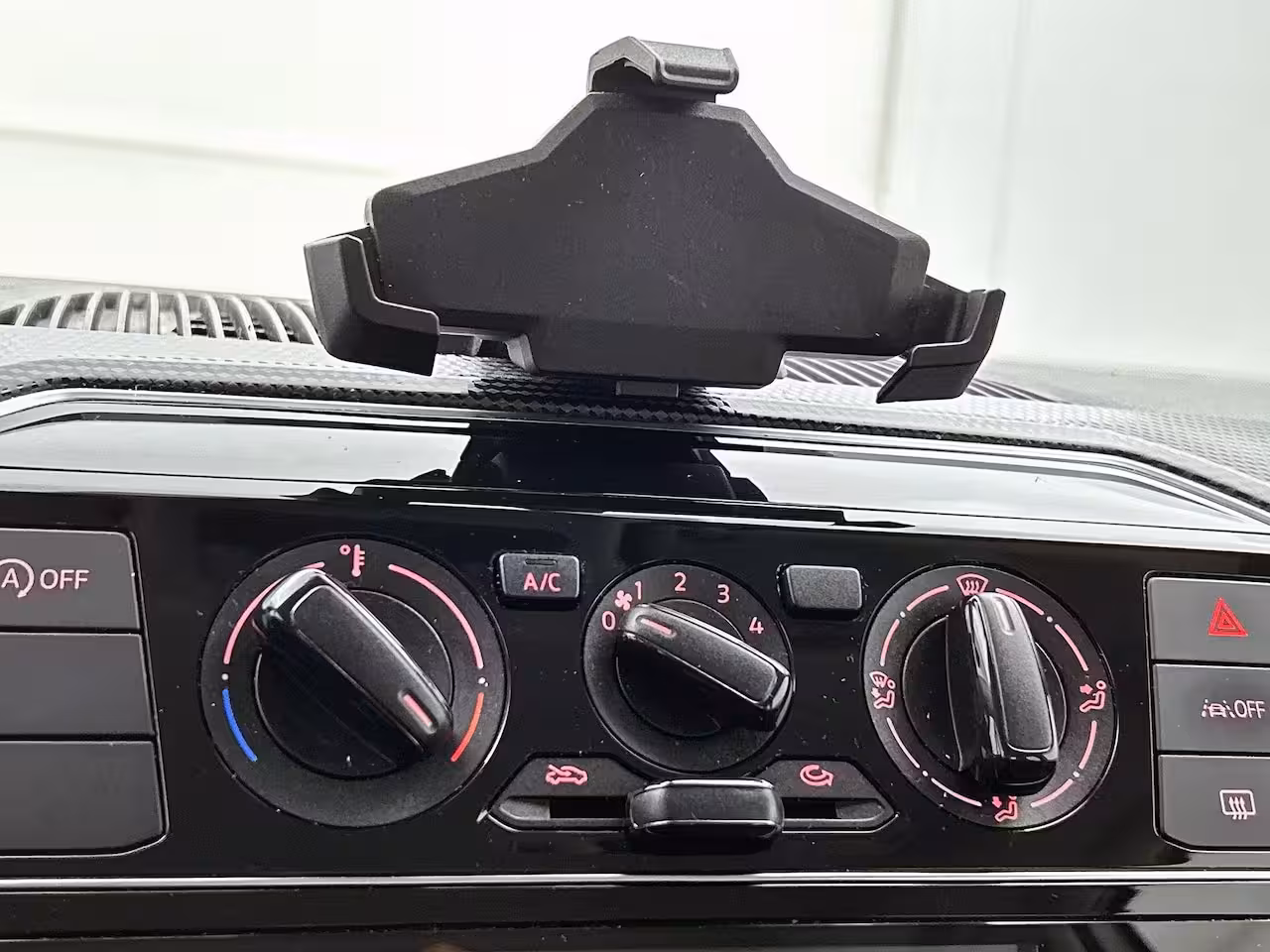 Volkswagen Up! 1.0 | 65 PK | Airco | Maps + More | DAB+ Radio | All Season Banden