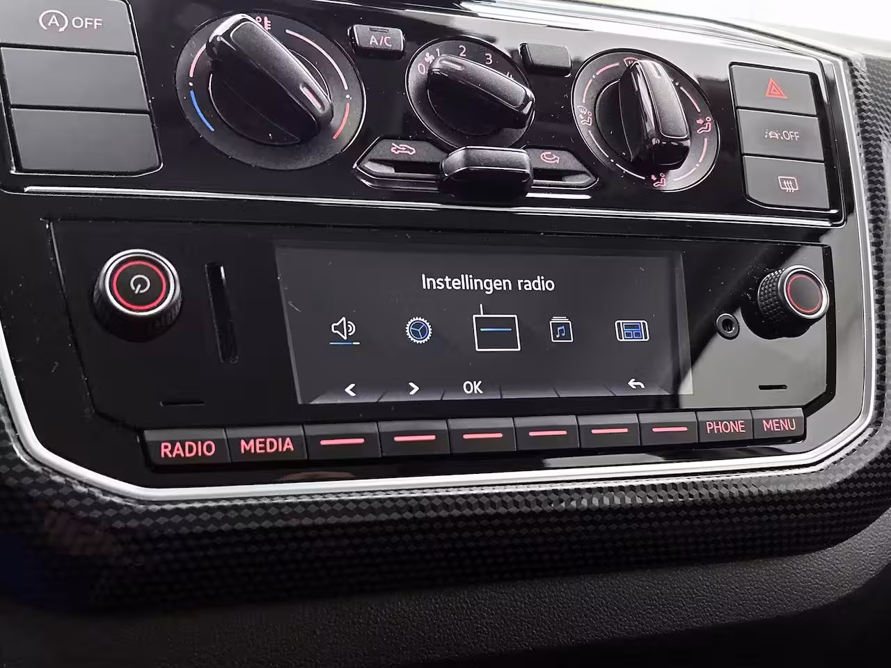 Volkswagen Up! 1.0 | 65 PK | Airco | Maps + More | DAB+ Radio | All Season Banden