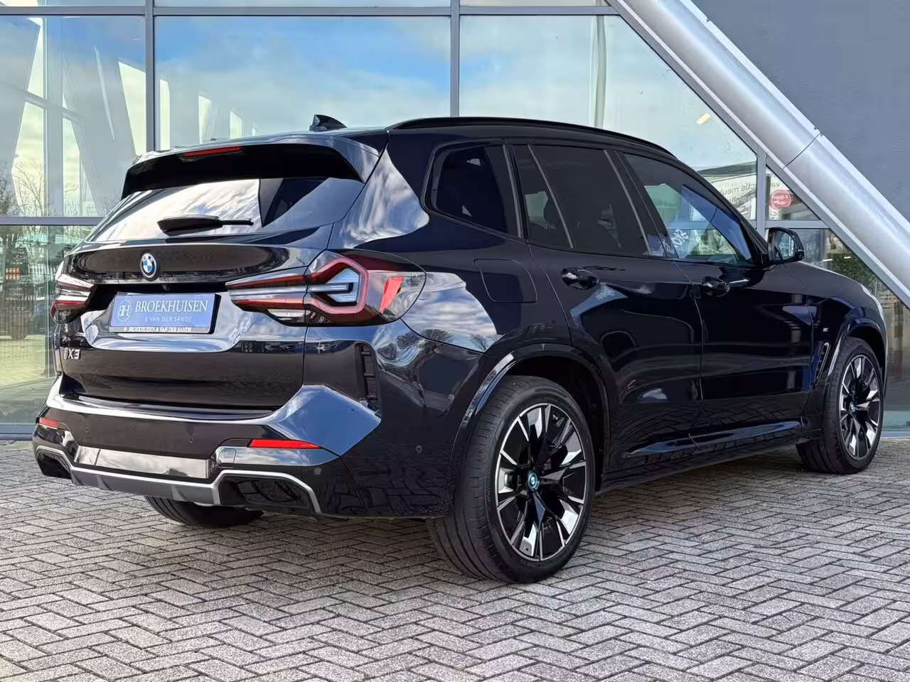 BMW iX3 High Executive Edition M-Sport 80 kWh Shadow Line / Driving Assistant / Panoramadak