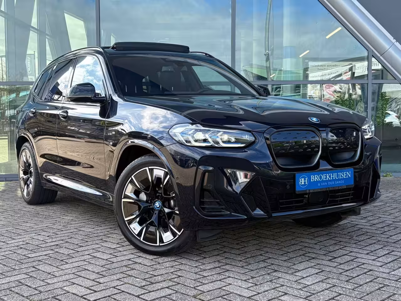 BMW iX3 High Executive Edition M-Sport 80 kWh Shadow Line / Driving Assistant / Panoramadak