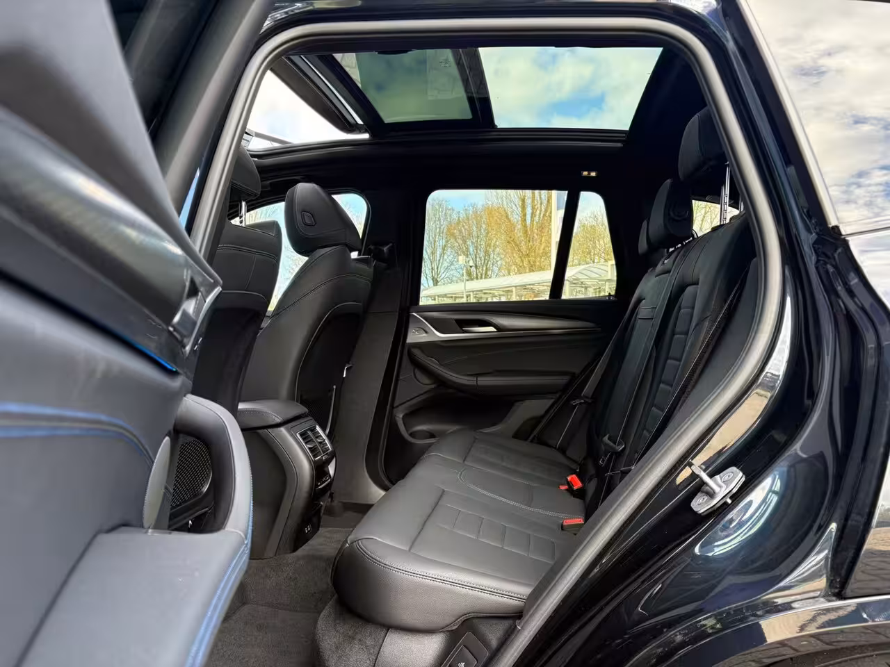 BMW iX3 High Executive Edition M-Sport 80 kWh Shadow Line / Driving Assistant / Panoramadak