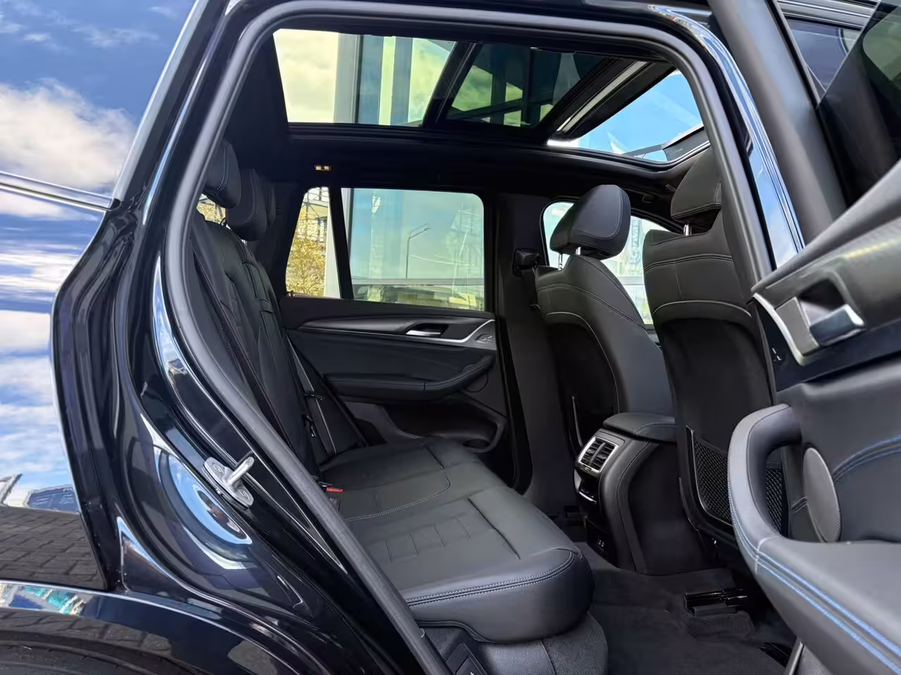 BMW iX3 High Executive Edition M-Sport 80 kWh Shadow Line / Driving Assistant / Panoramadak