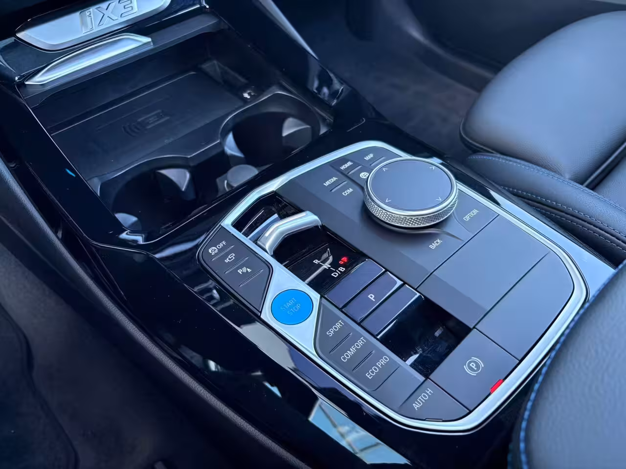 BMW iX3 High Executive Edition M-Sport 80 kWh Shadow Line / Driving Assistant / Panoramadak