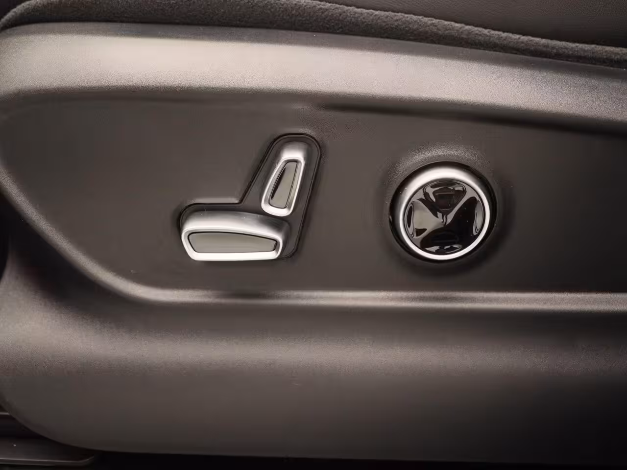 Maserati Grecale AWD Folgore 105kWh | Sonus faber audio | 3D Carbon Trim | Panorama dak | Voorraad model |