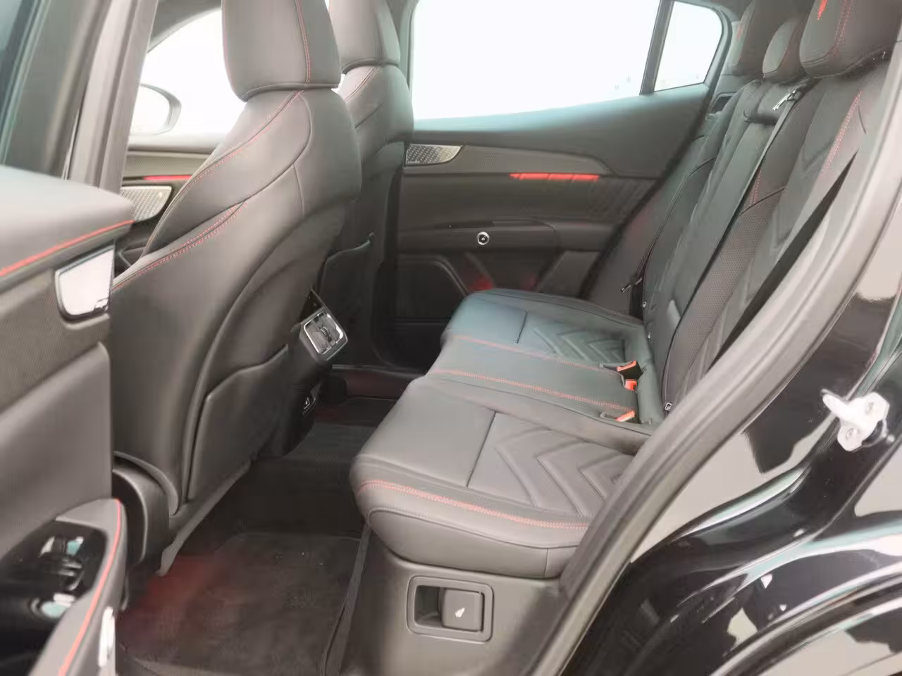Maserati Grecale AWD Folgore 105kWh | Sonus faber audio | 3D Carbon Trim | Panorama dak | Voorraad model |