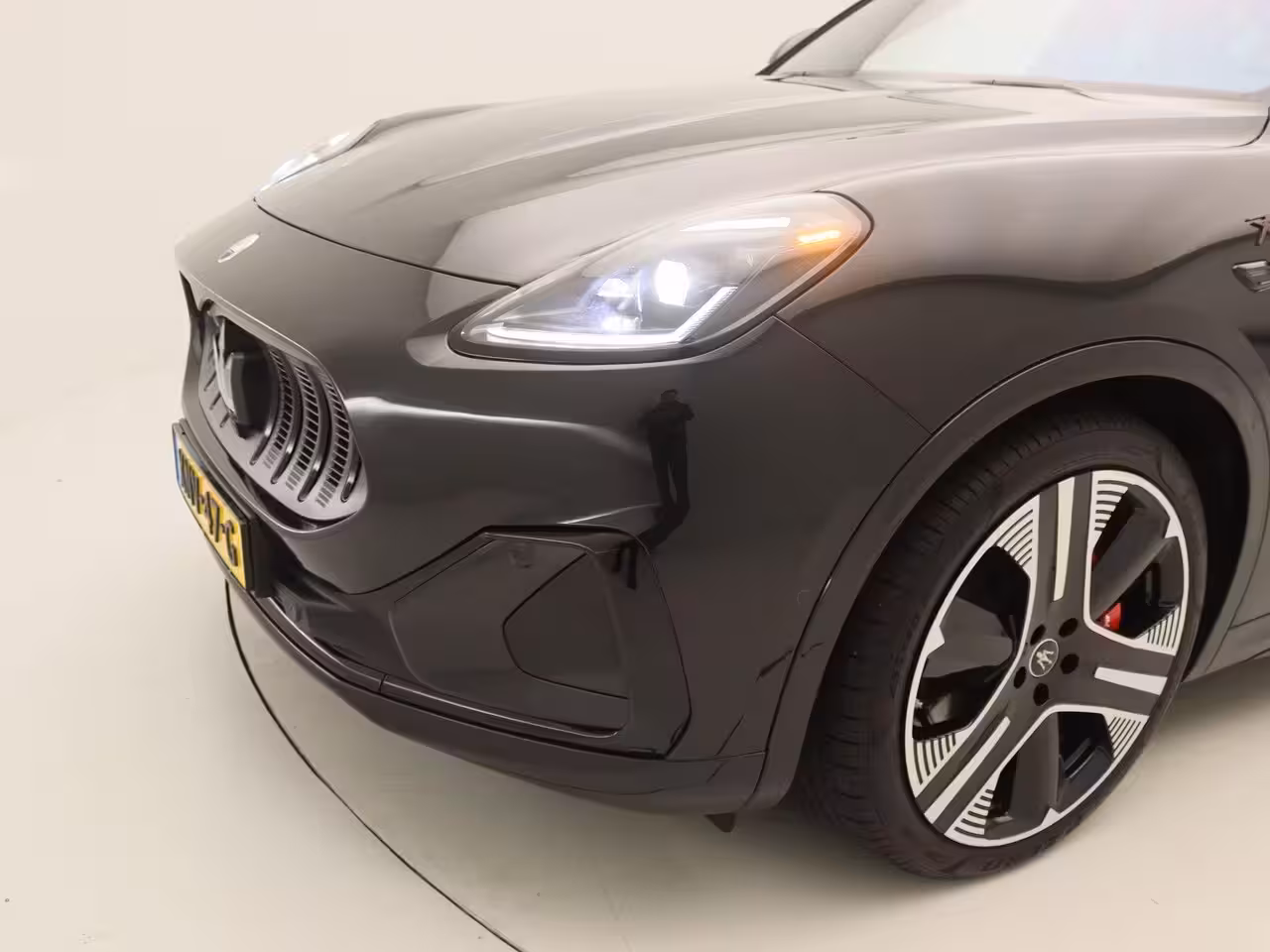 Maserati Grecale AWD Folgore 105kWh | Sonus faber audio | 3D Carbon Trim | Panorama dak | Voorraad model |