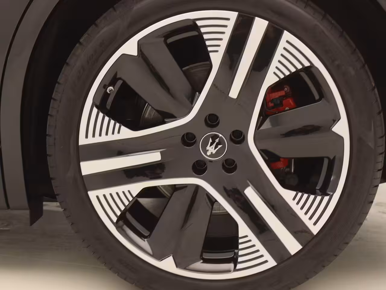 Maserati Grecale AWD Folgore 105kWh | Sonus faber audio | 3D Carbon Trim | Panorama dak | Voorraad model |