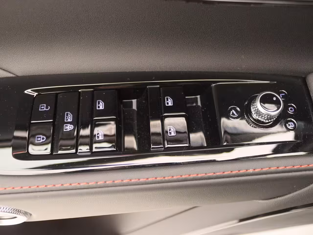 Maserati Grecale AWD Folgore 105kWh | Sonus faber audio | 3D Carbon Trim | Panorama dak | Voorraad model |
